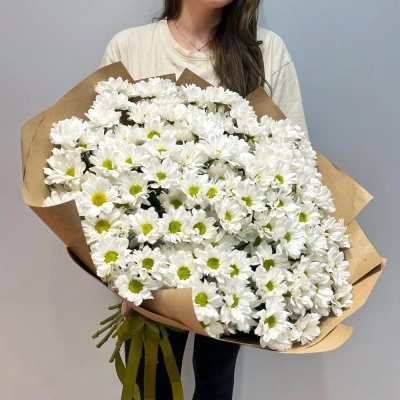 Букет «21 ромашка» – нежные белые кустовые хризантемы в натуральном стиле Еманжелинск Челябинская область