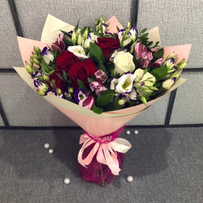 Букет из роз, эустом и альстромерий – гармония утонченности и свежести Еманжелинск Челябинская область