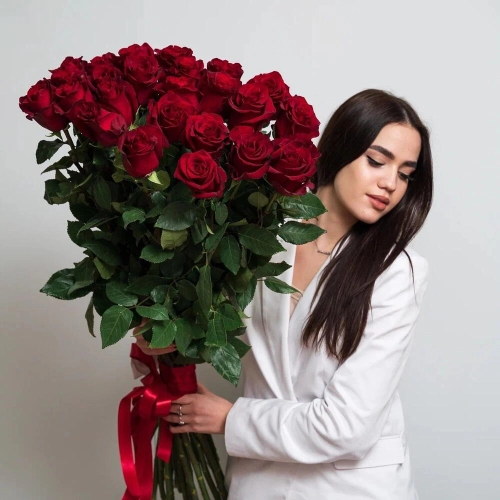 Роскошный букет «Эксплорер» – 25 красных роз для самых важных моментов Еманжелинск Челябинская область