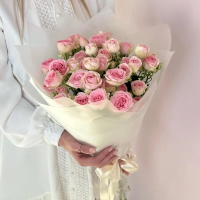 Букет «Нежный аромат» – пышные розовые кустовые розы в элегантной упаковке Еманжелинск Челябинская область