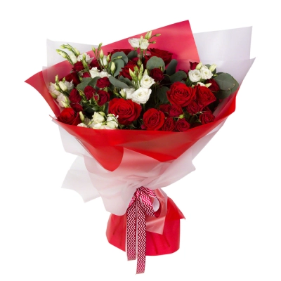 Контрастный букет «Рандеву» – красные розы и белые эустомы Еманжелинск Челябинская область