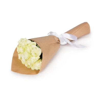 Букет из белых роз в крафте Еманжелинск Челябинская область