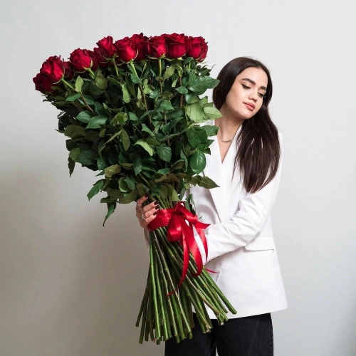 Роскошный букет из 51 красной розы – воплощение безграничной любви Еманжелинск Челябинская область