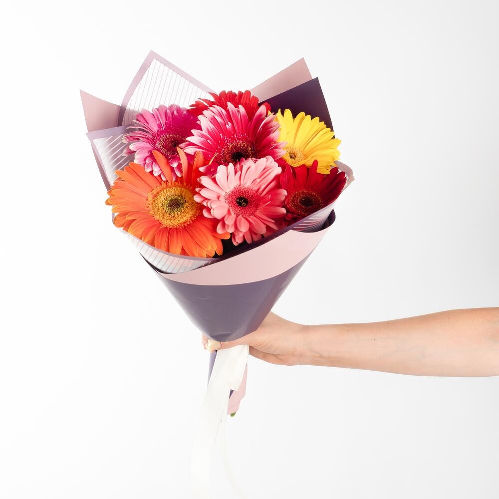 Солнечный букет из 7 свежих гербер – радость в подарок Еманжелинск Челябинская область