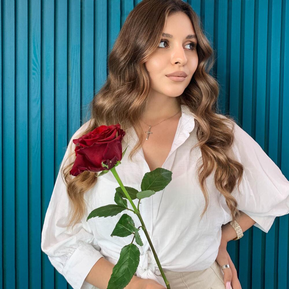 Комплимент из красной эквадорской розы – минимализм роскоши Еманжелинск Челябинская область