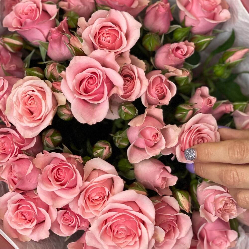 Букет из 9 розовых кустовых роз – нежность в каждом лепестке Еманжелинск Челябинская область