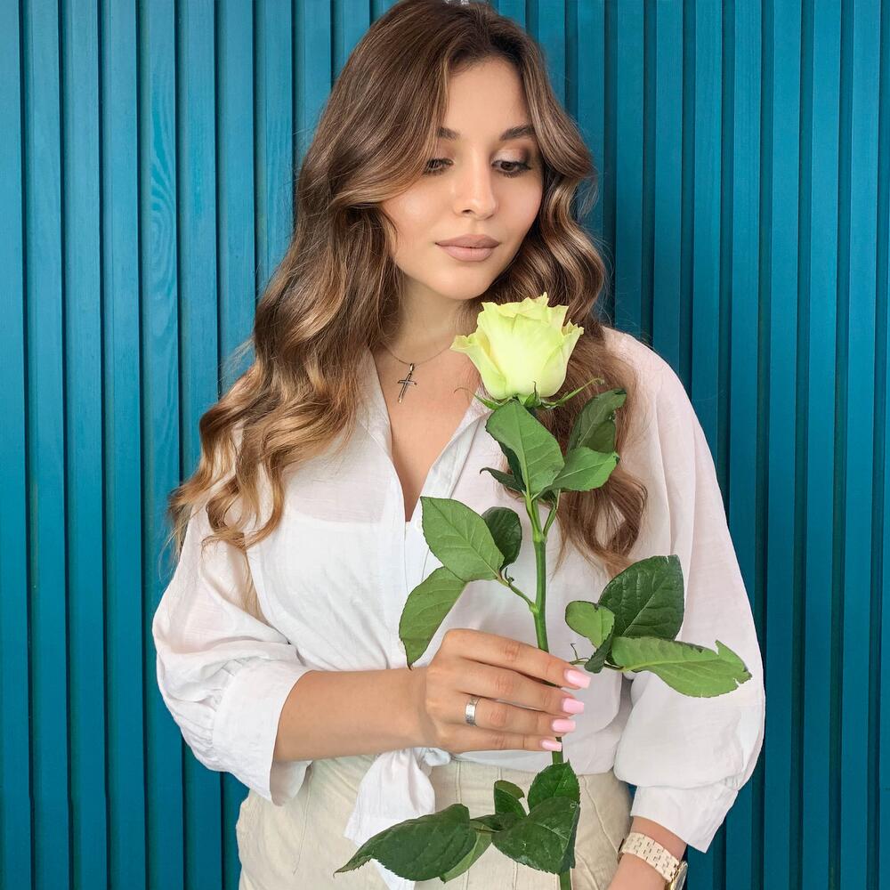 Комплимент из белой эквадорской розы – элегантность в каждом лепестке Еманжелинск Челябинская область