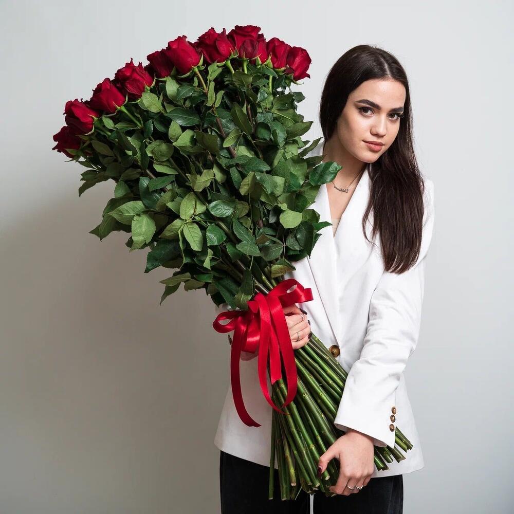 Роскошный букет из 51 красной розы – воплощение безграничной любви Еманжелинск Челябинская область