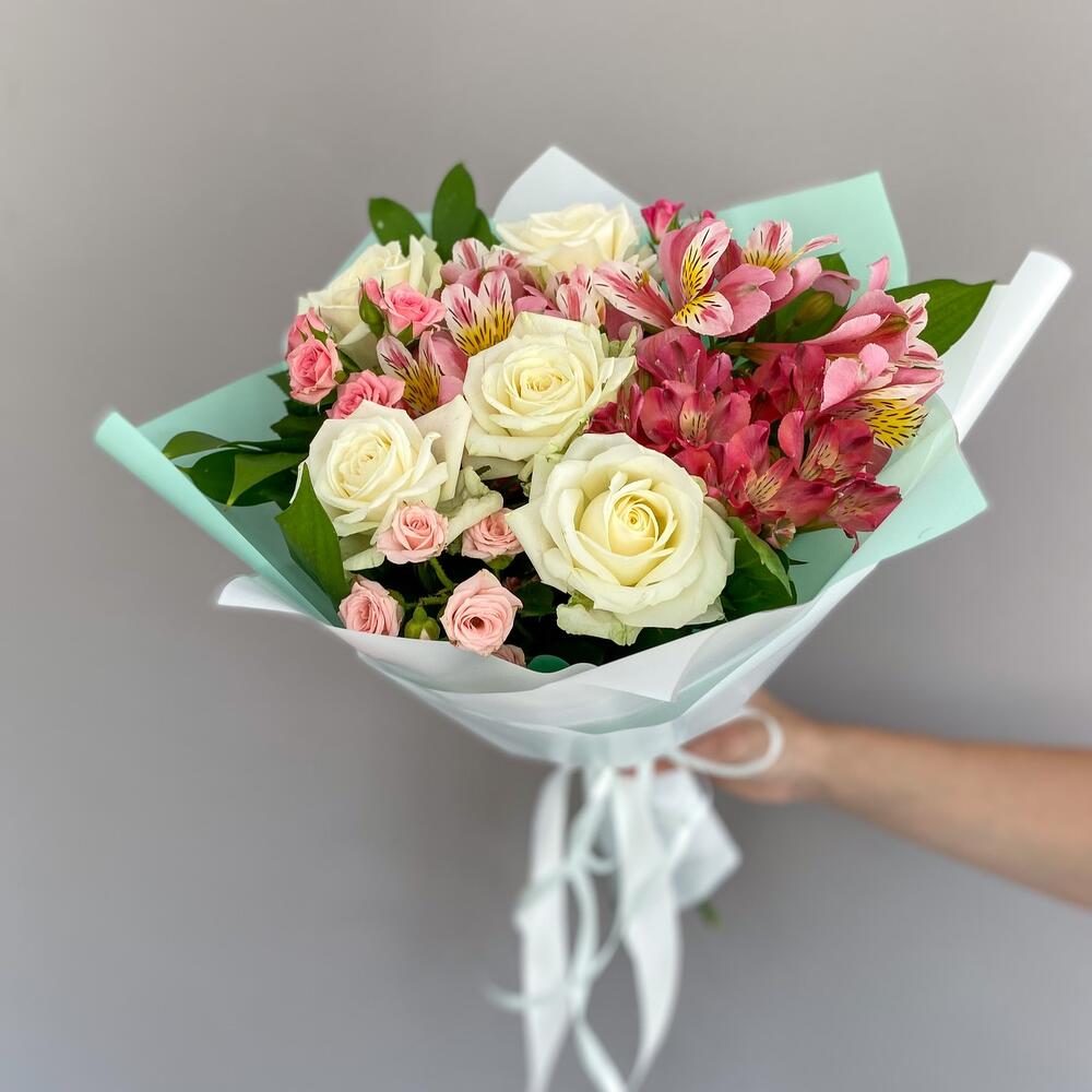 Букет «Николь» – изысканное сочетание роз, кустовых роз и альстромерий Еманжелинск Челябинская область