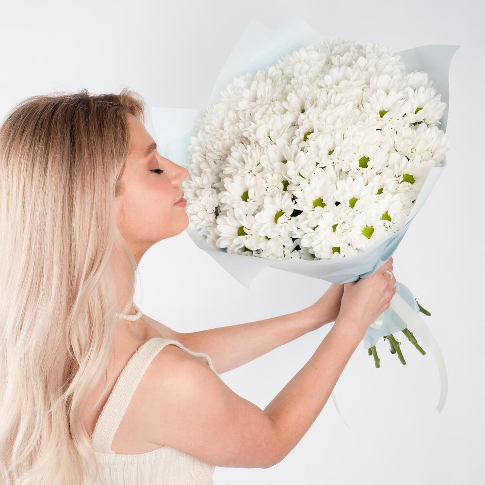 Букет «Ромашковое чудо» – летнее настроение в белых хризантемах Еманжелинск Челябинская область