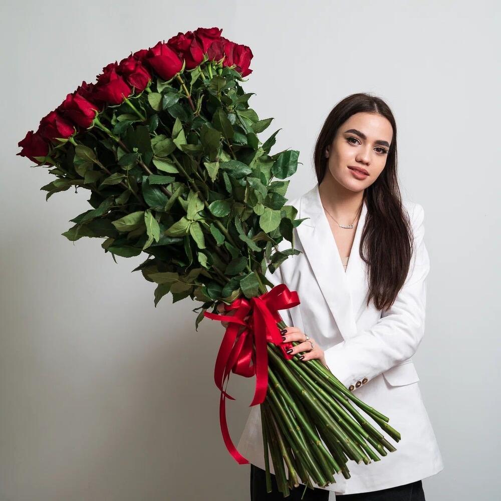 Роскошный букет из 51 красной розы – воплощение безграничной любви Еманжелинск Челябинская область