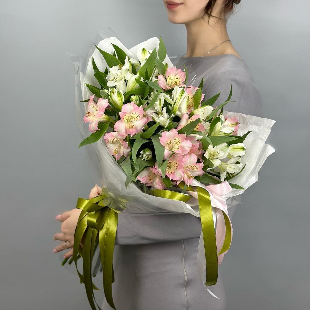 Букет «Нежность» – трогательное сочетание белых и розовых альстромерий Еманжелинск Челябинская область