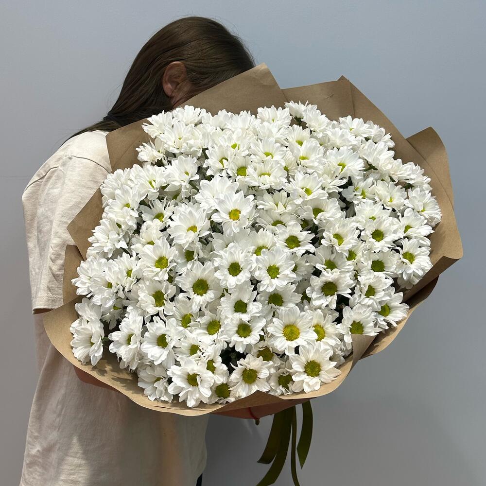 Букет «21 ромашка» – нежные белые кустовые хризантемы в натуральном стиле Еманжелинск Челябинская область