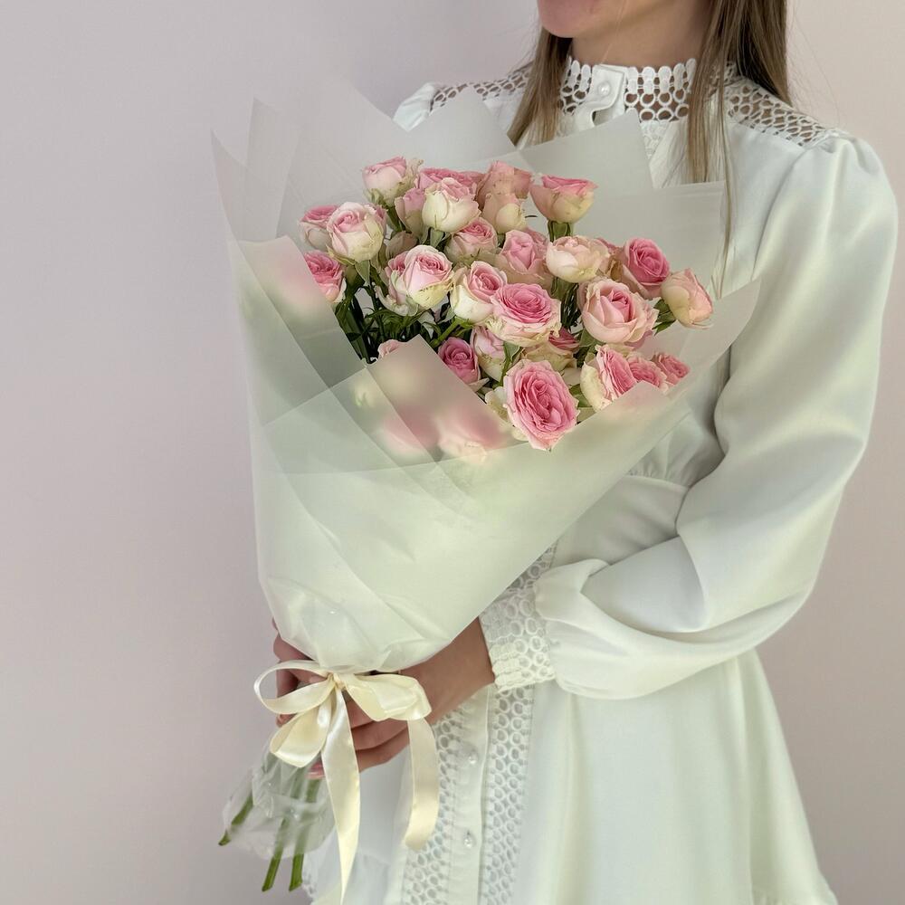 Букет «Нежный аромат» – пышные розовые кустовые розы в элегантной упаковке Еманжелинск Челябинская область