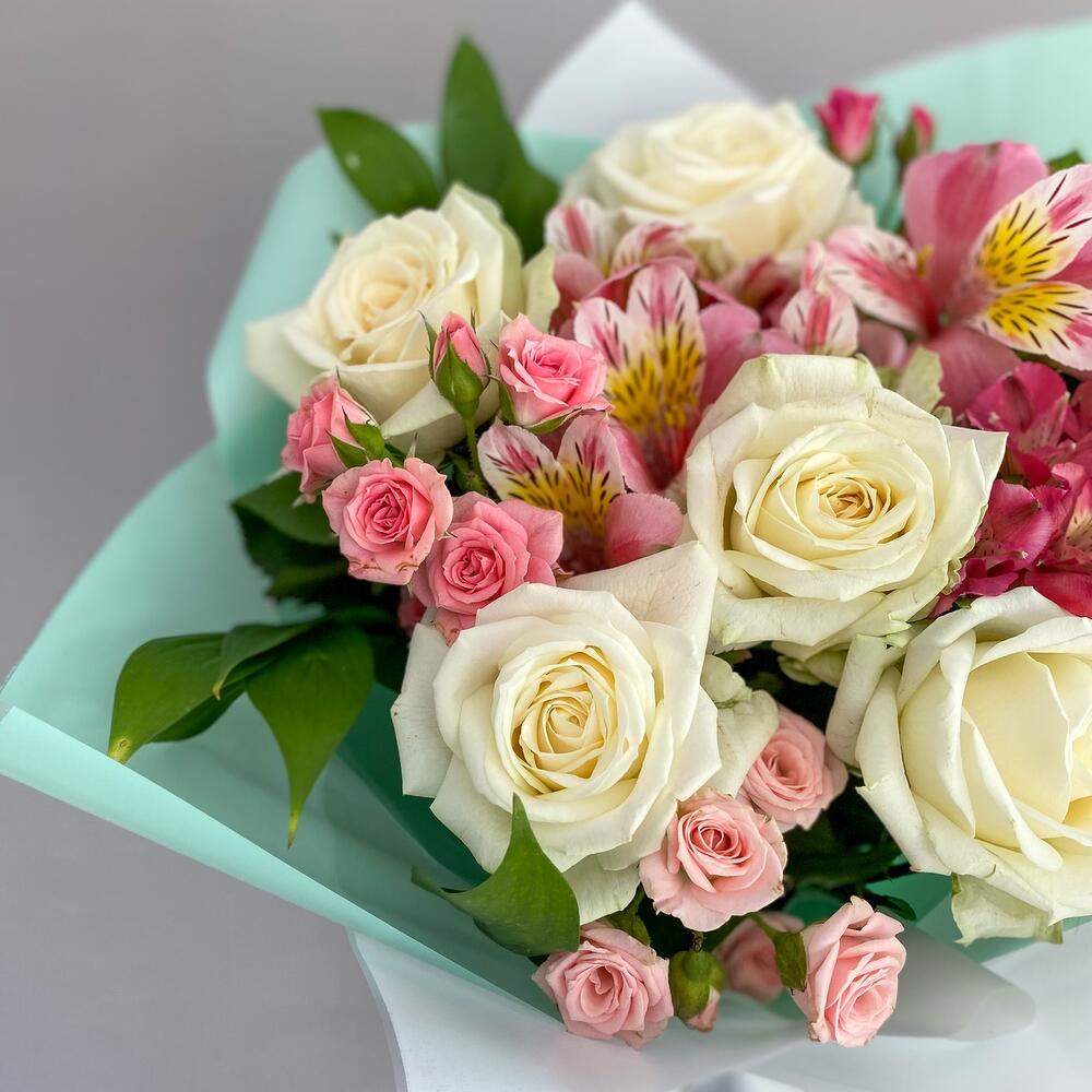 Букет «Николь» – изысканное сочетание роз, кустовых роз и альстромерий Еманжелинск Челябинская область