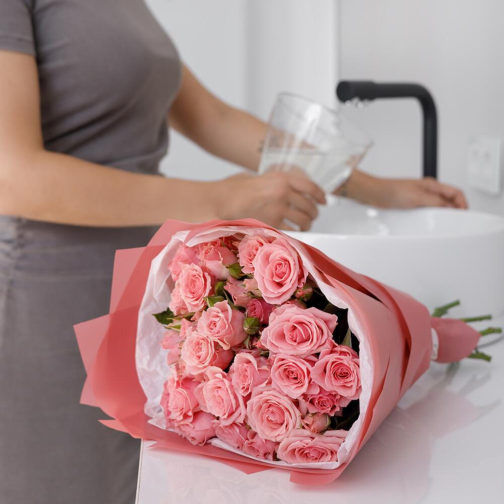 Букет из 9 розовых кустовых роз – нежность в каждом лепестке Еманжелинск Челябинская область