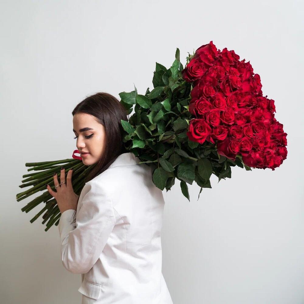 Роскошный букет из 51 красной розы – воплощение безграничной любви Еманжелинск Челябинская область