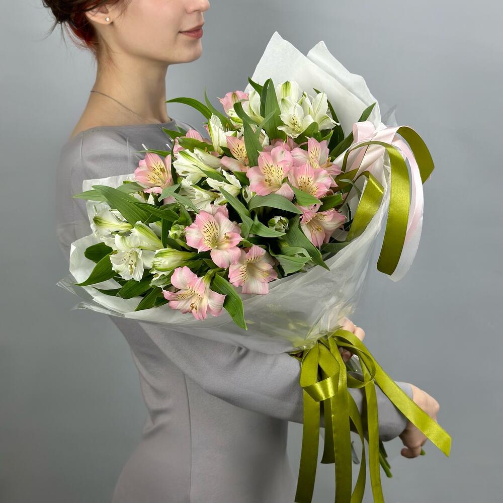 Букет «Нежность» – трогательное сочетание белых и розовых альстромерий Еманжелинск Челябинская область