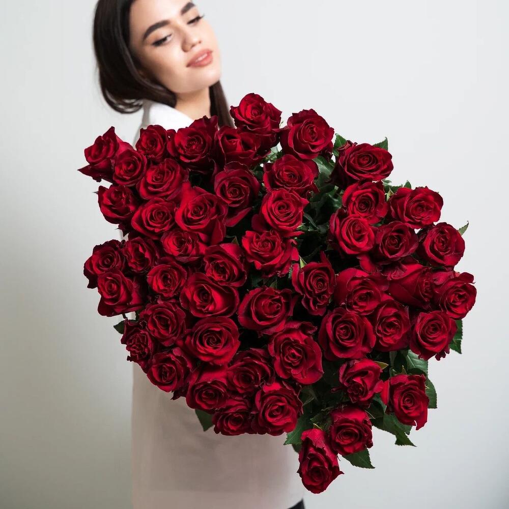 Роскошный букет из 51 красной розы – воплощение безграничной любви Еманжелинск Челябинская область