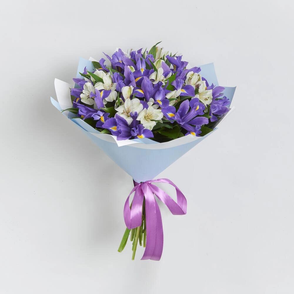 Букет «Вечернее дыхание»  – загадочная гармония синих ирисов и белых альстромерий Еманжелинск Челябинская область